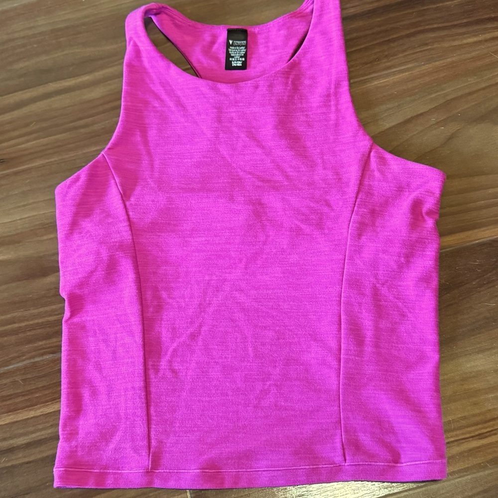 Victoria’s Secret On Point cropped sport tank in fuschia.